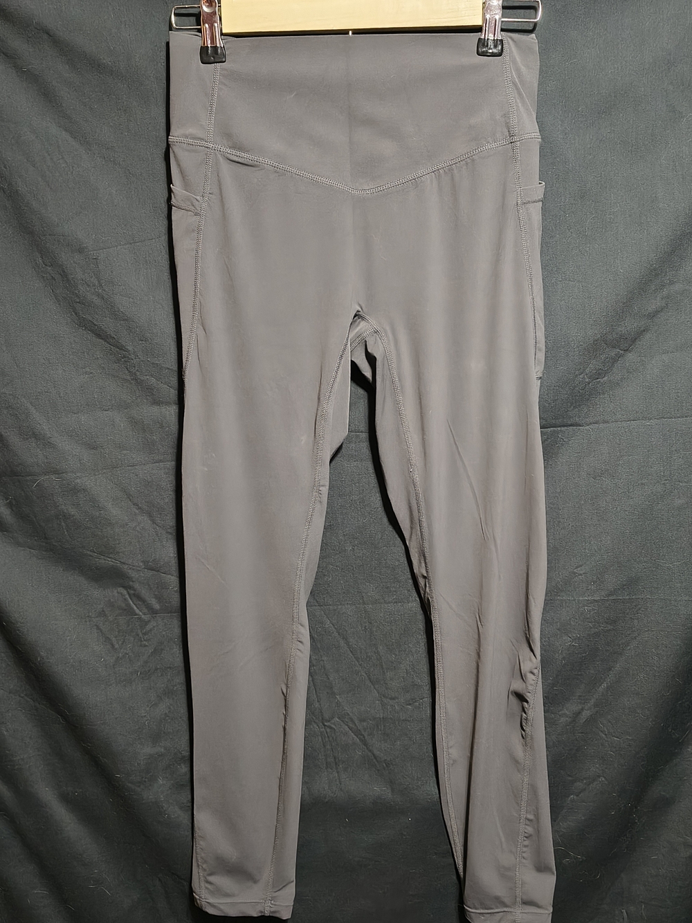 Women's High-Rise Gray Performance Leggings with Side Pockets